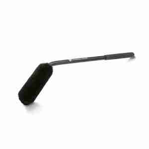 Un cepillo negro con mango negro sobre fondo blanco para limpieza CALIPER WOOLIE - Limpia Rines - 18".