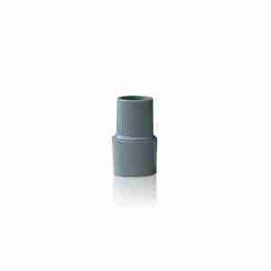 Un pequeño recipiente de plástico gris sobre una superficie blanca, perfecto para sostener la Cople para Aspiradora - Manguera a Manita (1.5" - 1.5").