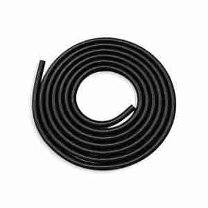 Una Manguera para aspiradora 1.5" x 15 m - NEGRA en un fondo blanco.