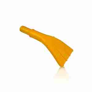 A Manita para aspiradora 1.5" - AMARILLA escoba de plástico amarillo sobre una superficie blanca.