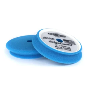 Un par de almohadillas de pulido EdgeGuard Foam Pad de Corte Pesado 5"/130 mm - Azul sobre fondo blanco.