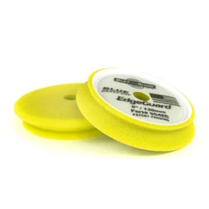 Un par de almohadillas de pulido EdgeGuard Foam Pad de Corte Ligero 5"/130 mm - Amarillo sobre fondo blanco.