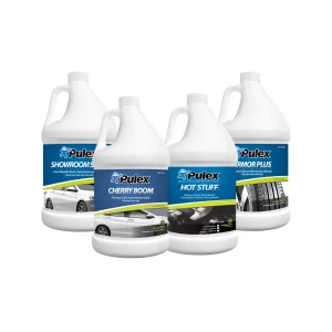 Tres galones de productos para el cuidado del auto dulux.